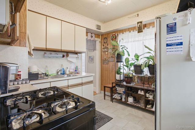 6511 Coleman Street, Dearborn, MI 48126