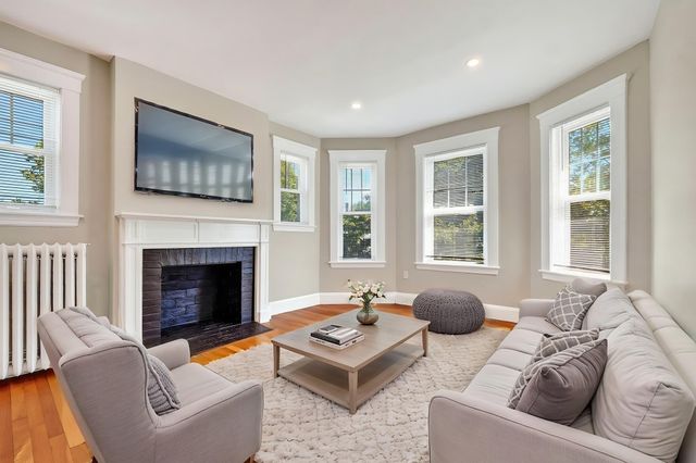 49 Hall Ave, Watertown, MA 02472