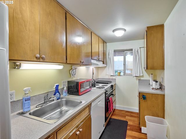 11545 Sw MAJESTIC Ln 4, Portland, OR 97224