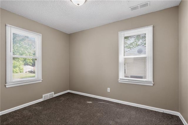 5318 N Garfield Avenue, Kansas City, MO 64118