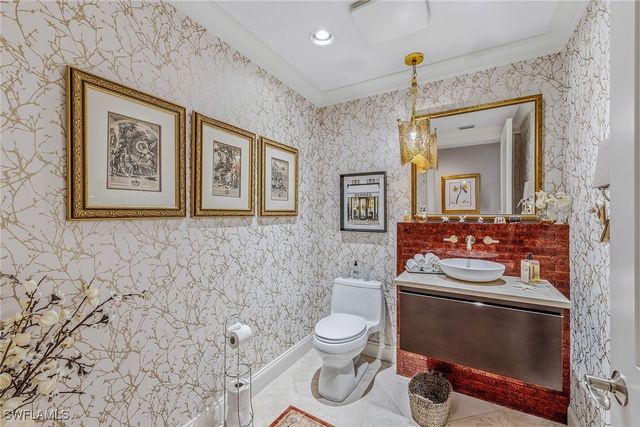 13675 Vanderbilt DR 707, Naples, FL 34110