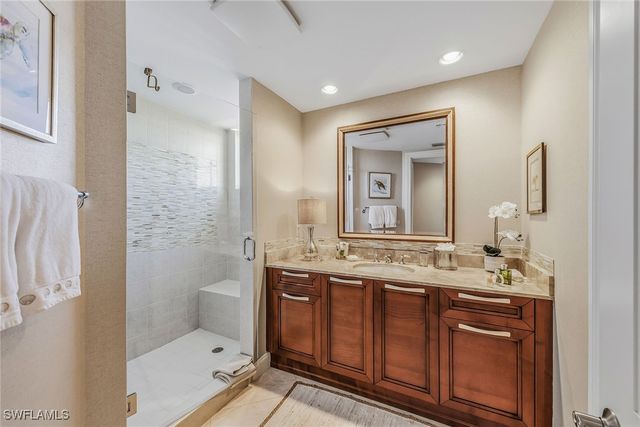 13675 Vanderbilt DR 707, Naples, FL 34110