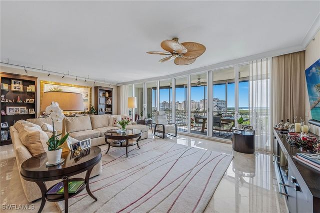 13675 Vanderbilt DR 707, Naples, FL 34110