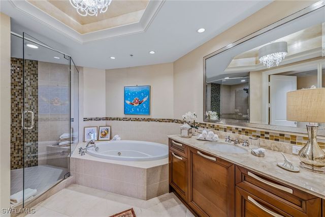 13675 Vanderbilt DR 707, Naples, FL 34110