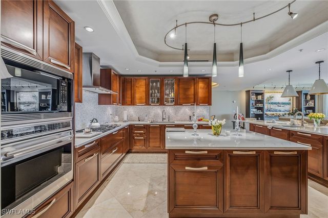 13675 Vanderbilt DR 707, Naples, FL 34110