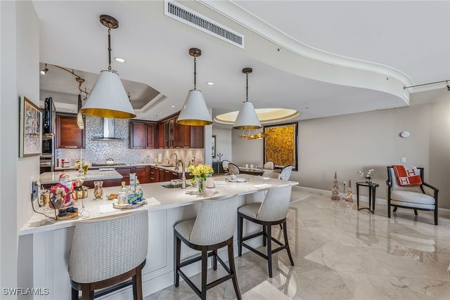 13675 Vanderbilt DR 707, Naples, FL 34110