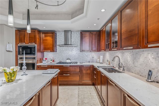 13675 Vanderbilt DR 707, Naples, FL 34110