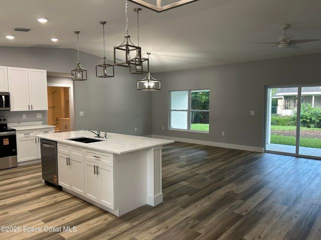 827 Everglade Avenue SE, Palm Bay, FL 32909