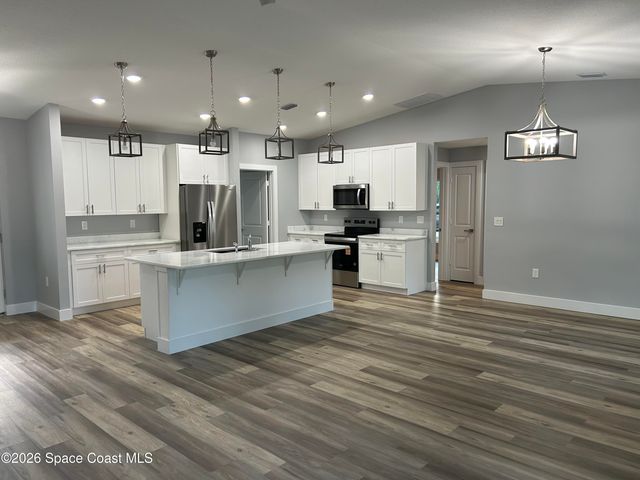 827 Everglade Avenue SE, Palm Bay, FL 32909