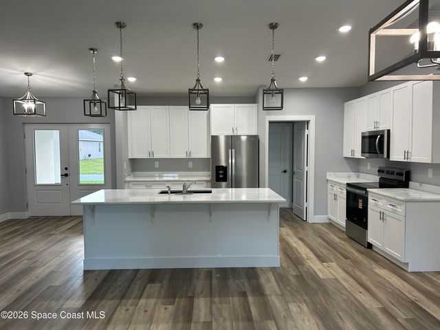 827 Everglade Avenue SE, Palm Bay, FL 32909