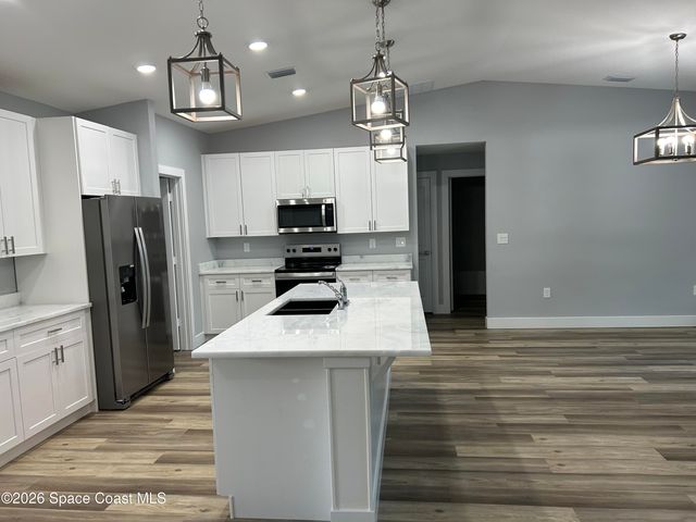827 Everglade Avenue SE, Palm Bay, FL 32909