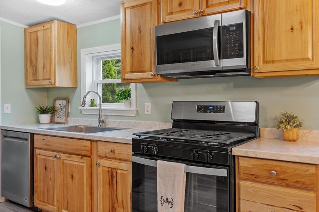 26 Country Lane, Fremont, NH 03044