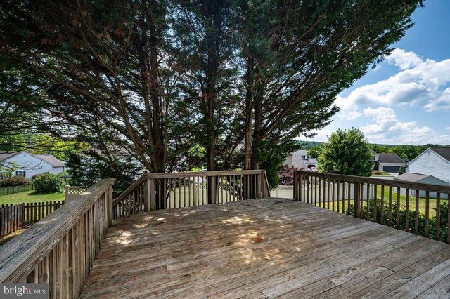 114 EAGLES LN, Reading, PA 19608