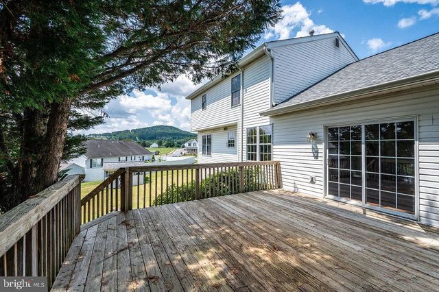 114 EAGLES LN, Reading, PA 19608