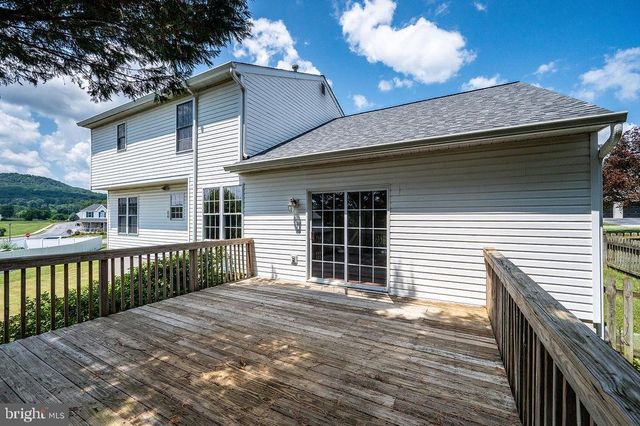 114 EAGLES LN, Reading, PA 19608