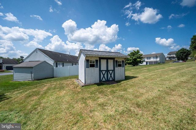 114 EAGLES LN, Reading, PA 19608