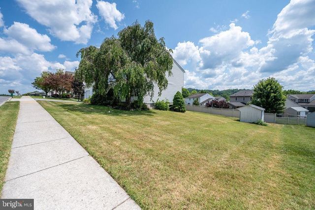 114 EAGLES LN, Reading, PA 19608