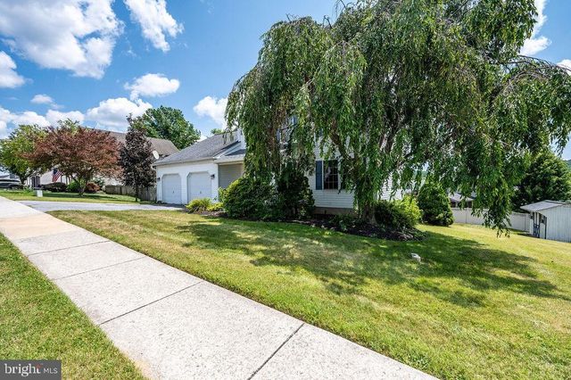 114 EAGLES LN, Reading, PA 19608