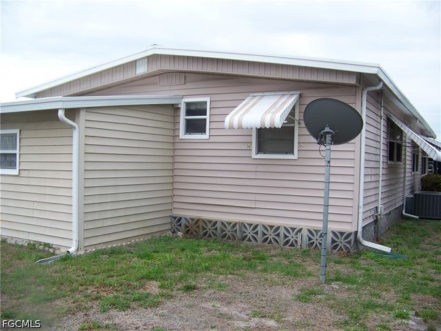 213 Brandywine LN, North Fort Myers, FL 33917