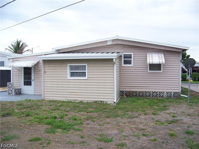 213 Brandywine LN, North Fort Myers, FL 33917