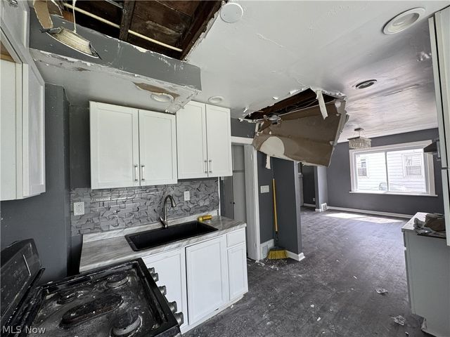 888 Medford Road, Cleveland Heights, OH 44121