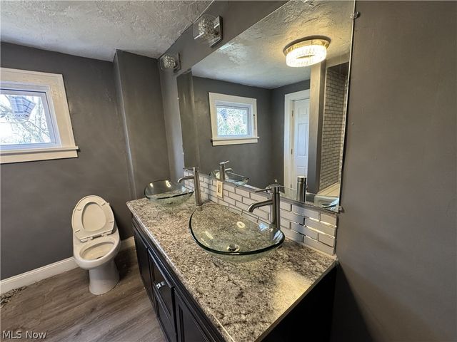 888 Medford Road, Cleveland Heights, OH 44121