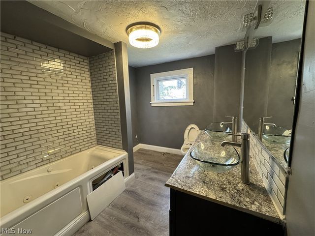 888 Medford Road, Cleveland Heights, OH 44121