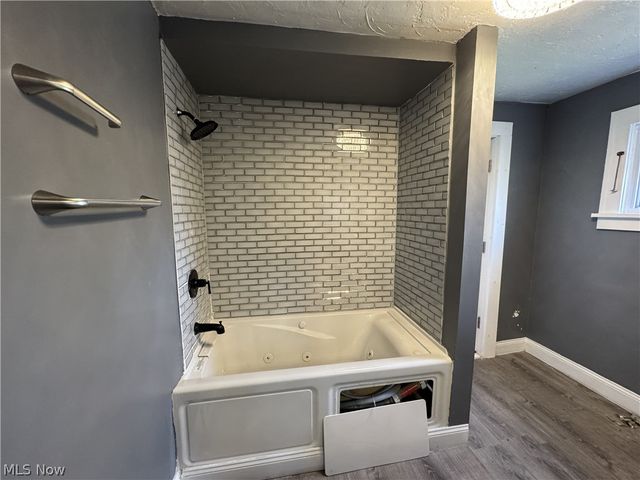 888 Medford Road, Cleveland Heights, OH 44121