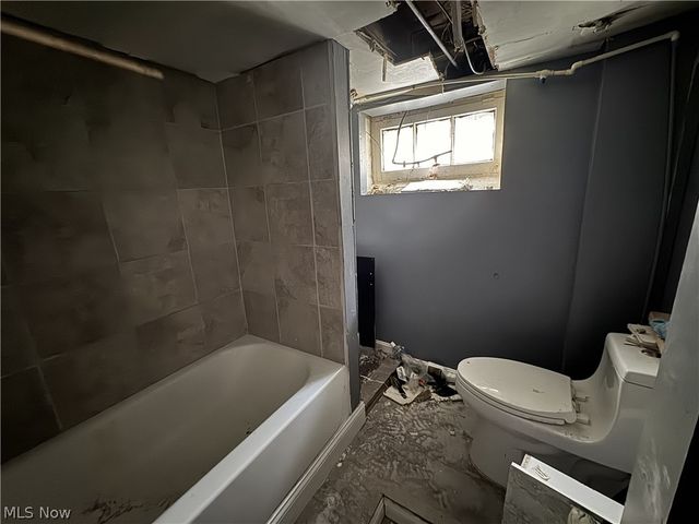 888 Medford Road, Cleveland Heights, OH 44121