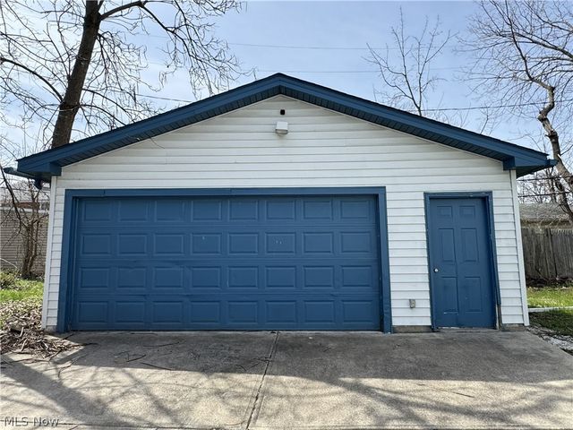 888 Medford Road, Cleveland Heights, OH 44121