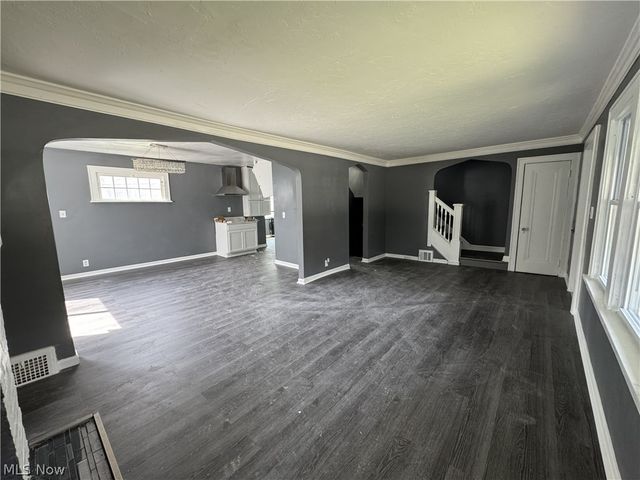 888 Medford Road, Cleveland Heights, OH 44121