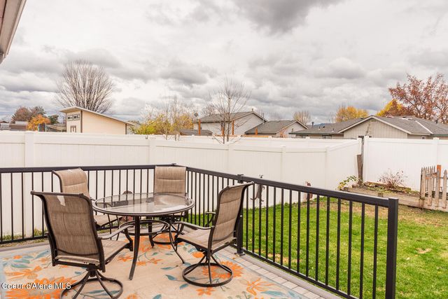 1324 E Yellowstone AVE, Post Falls, ID 83854