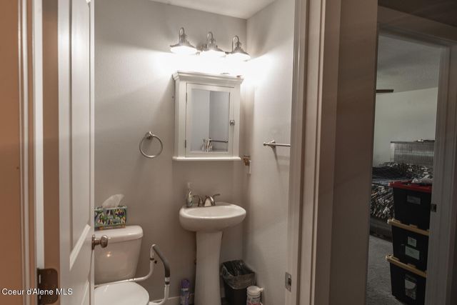 1324 E Yellowstone AVE, Post Falls, ID 83854