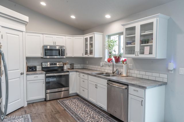 1324 E Yellowstone AVE, Post Falls, ID 83854