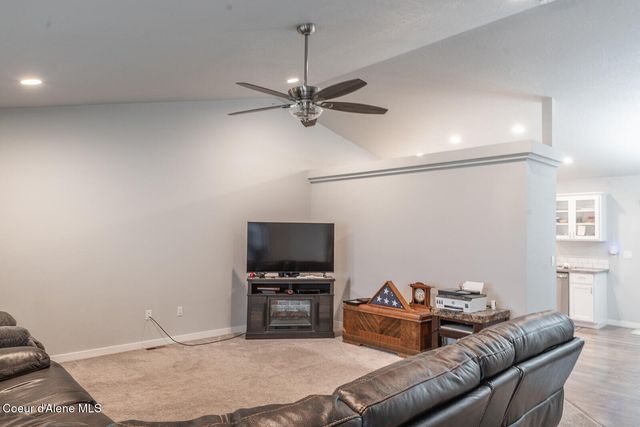 1324 E Yellowstone AVE, Post Falls, ID 83854