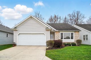155 S Eagles Point, Lima, OH 45805