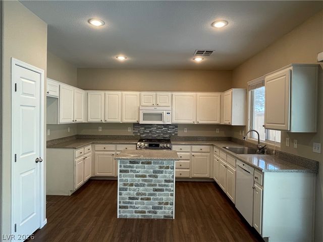 5301 Appleside Street, North Las Vegas, NV 89031