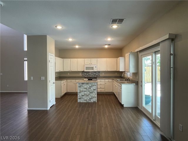 5301 Appleside Street, North Las Vegas, NV 89031