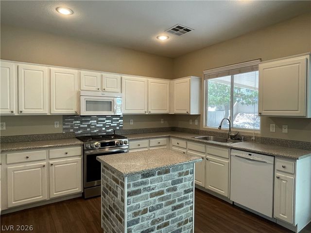 5301 Appleside Street, North Las Vegas, NV 89031