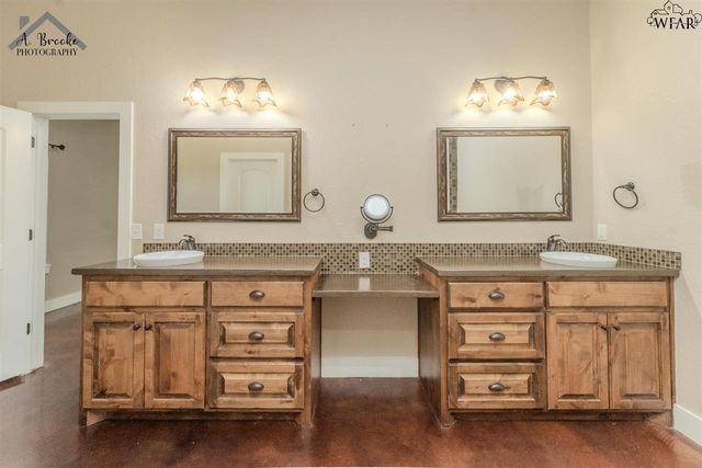 10 FREEDOM CIRCLE, Wichita Falls, TX 76306