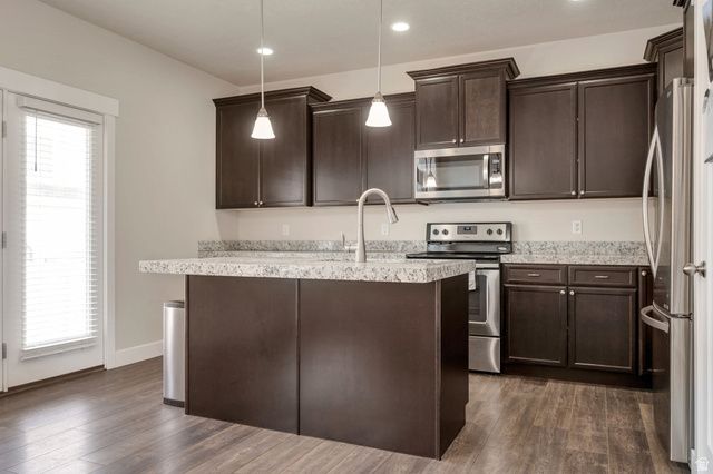 393 E CORRAL CREEK DR, Midvale, UT 84047