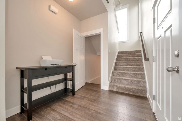 393 E CORRAL CREEK DR, Midvale, UT 84047