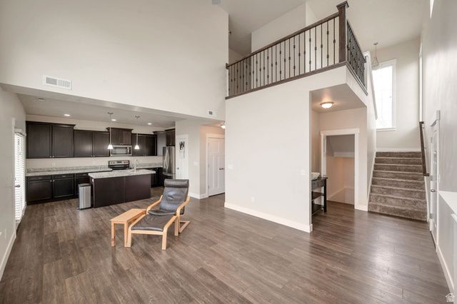 393 E CORRAL CREEK DR, Midvale, UT 84047