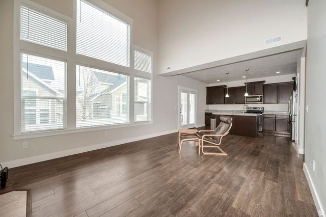 393 E CORRAL CREEK DR, Midvale, UT 84047