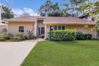 8 Water Oak Dr, Hilton Head Island, SC 29928