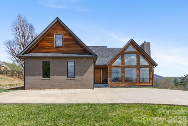 8 Nottingham Drive, Candler, NC 28715