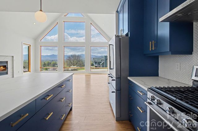 8 Nottingham Drive, Candler, NC 28715