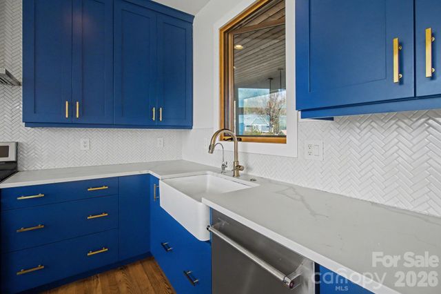 8 Nottingham Drive, Candler, NC 28715