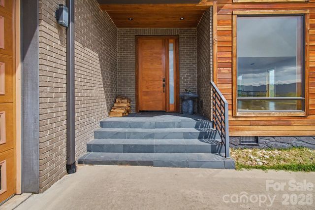 8 Nottingham Drive, Candler, NC 28715