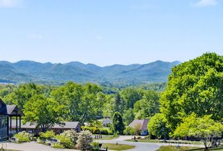 8 Nottingham Drive, Candler, NC 28715